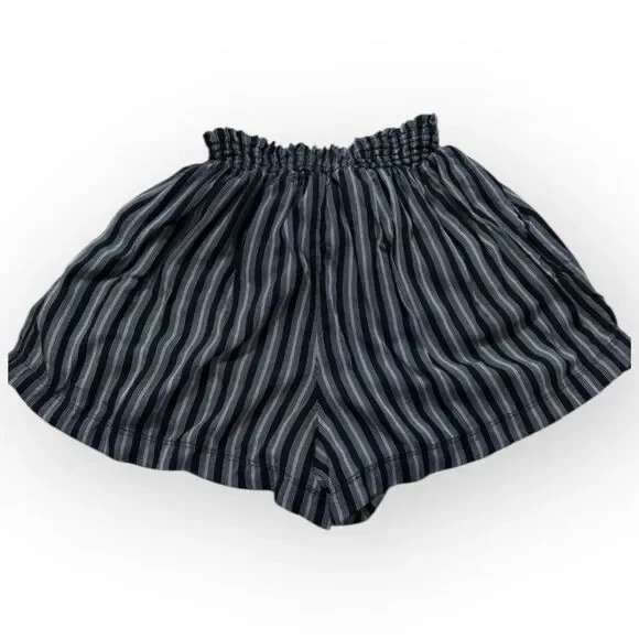 Hollister Black and Gray Ultra High Rise Paperbag Shorts w Pockets - Size Medium - Picture 2 of 5